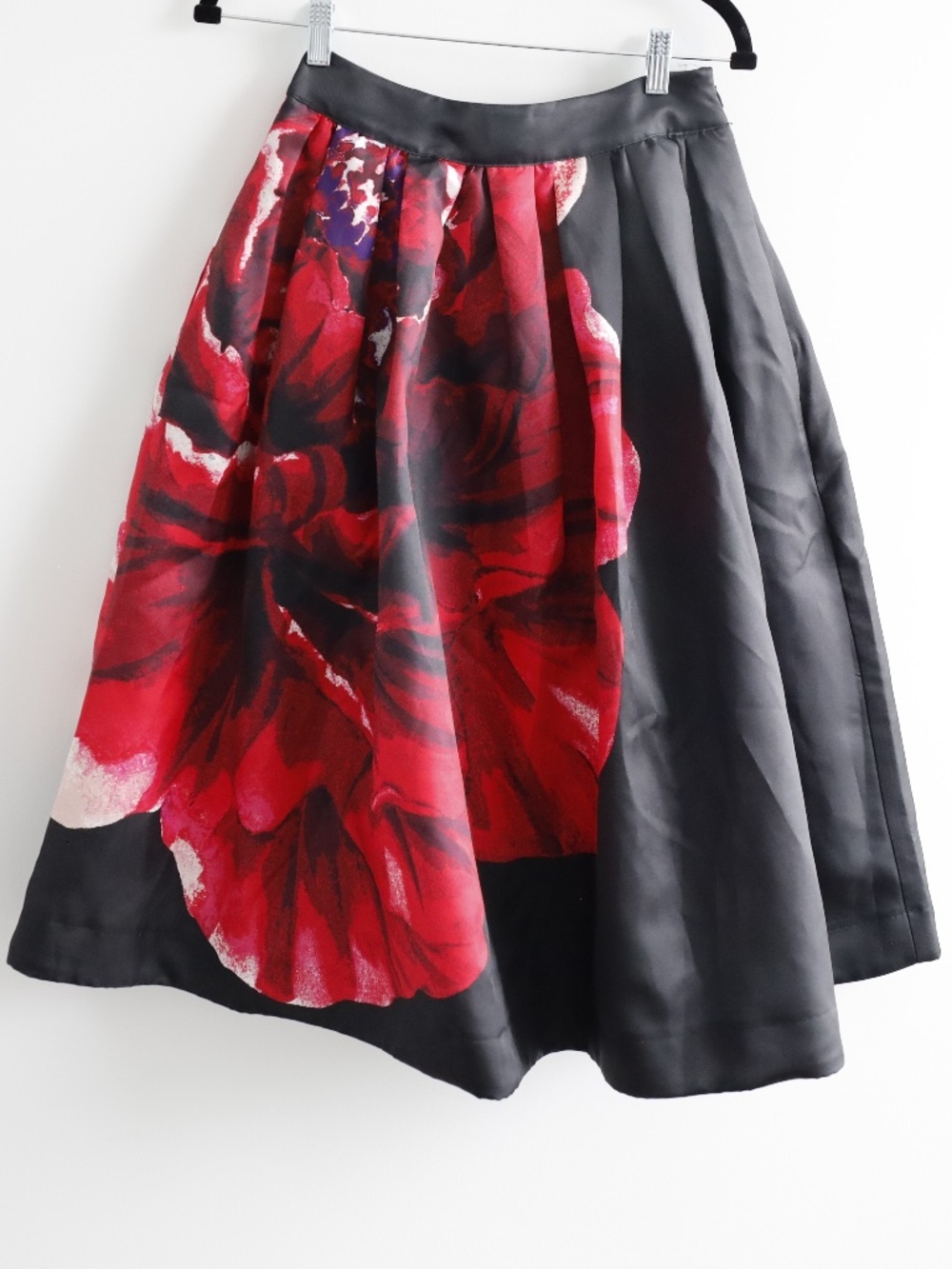White House Black Market Red Floral Pleated Full Skirt